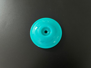 Изготовленная на заказ литьевая форма 2K Литая крышка чашки из двойного материала Герметичная, безопасная для пищевых продуктов и бесшовная