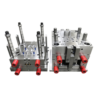 Литые пластиковые компоненты: простая крышка и корпус со сложной подрезкой